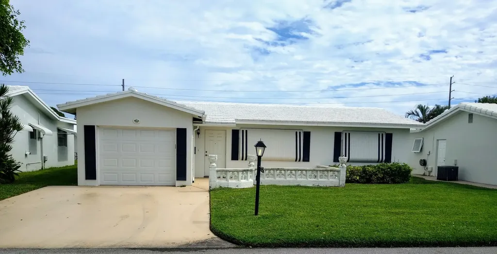 114 SW 8th Court Boynton Beach FL 33426