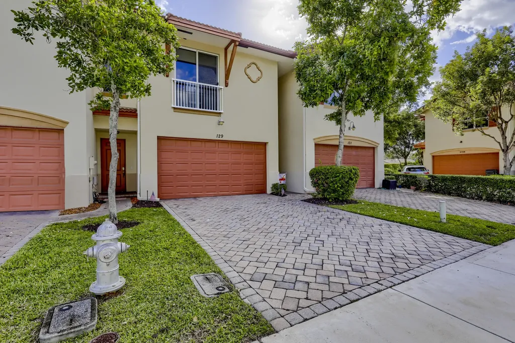 129 E Prive Circle Delray Beach FL 33445