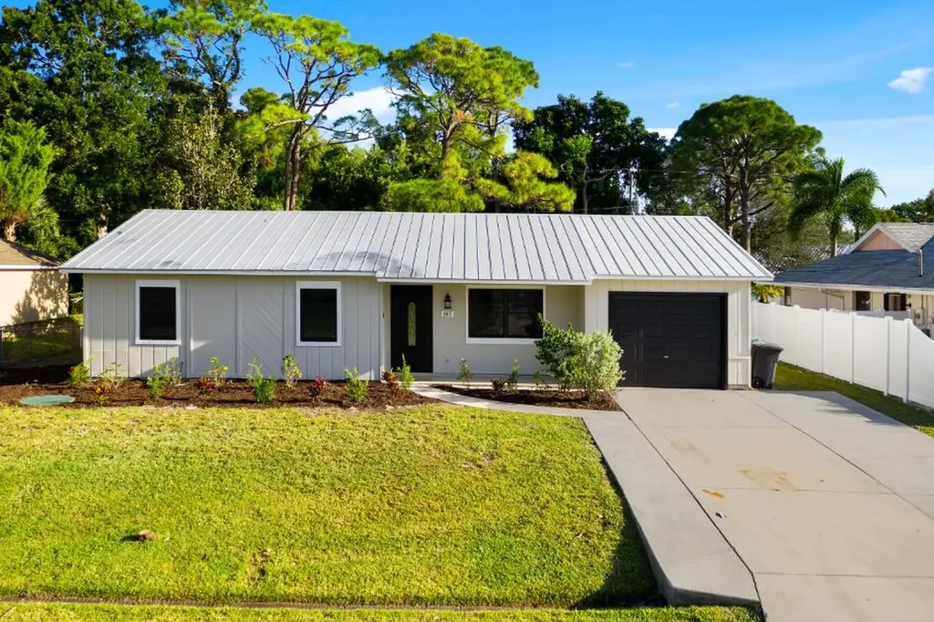 865 SE Streamlet Avenue Port St Lucie FL 34983