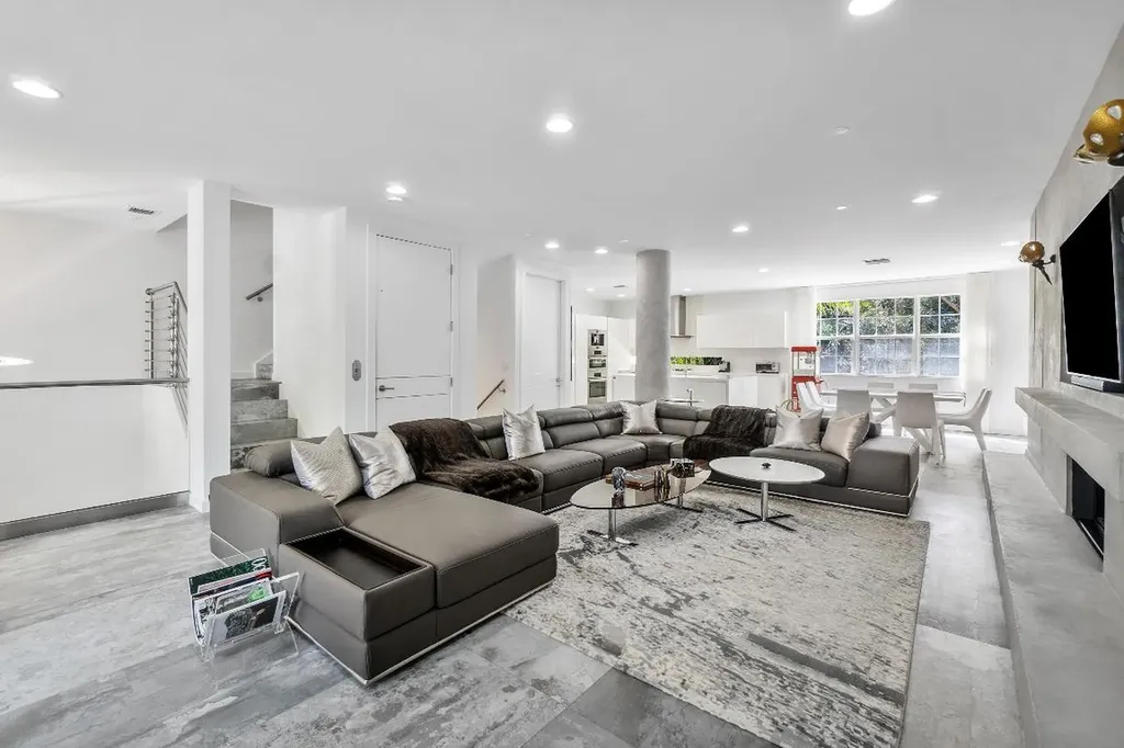 664 NE Francesca Lane Boca Raton FL 33487
