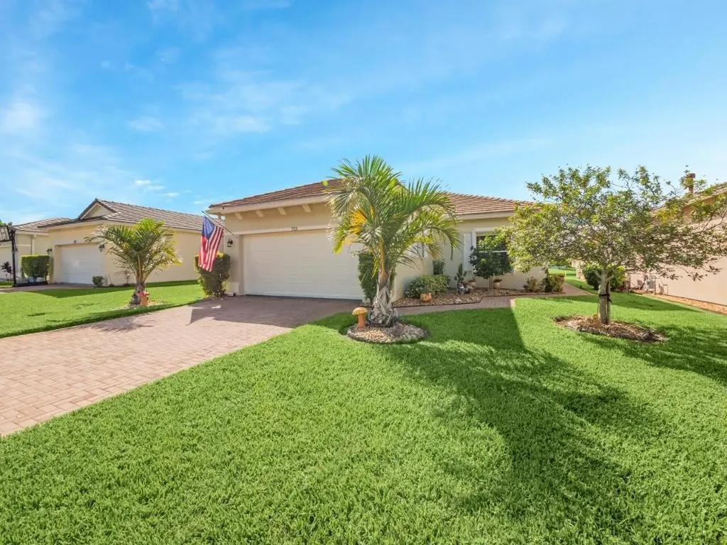 725 SW Rocky Bayou Terrace Port St Lucie FL 34986