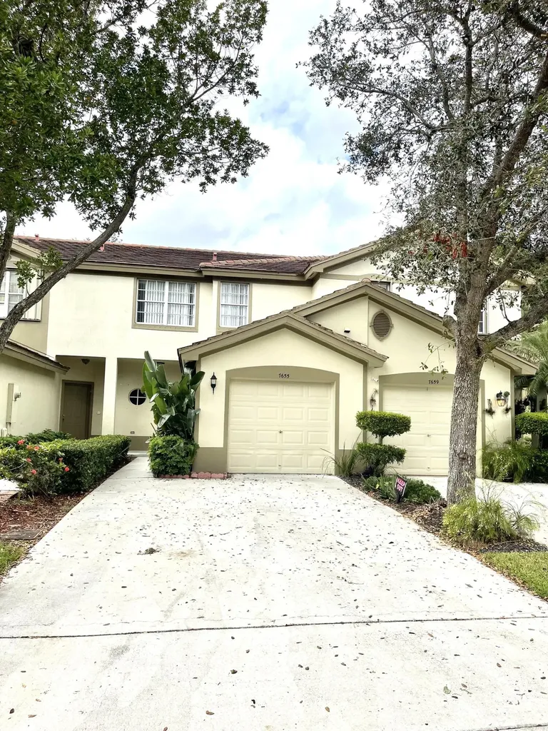 7655 Sonesta Shores Drive Lake Worth FL 33463