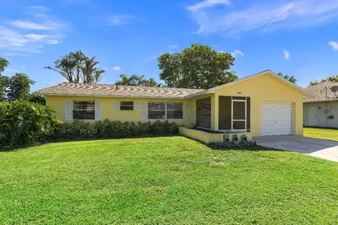 822 SE Carnival Avenue Port St Lucie FL 34983