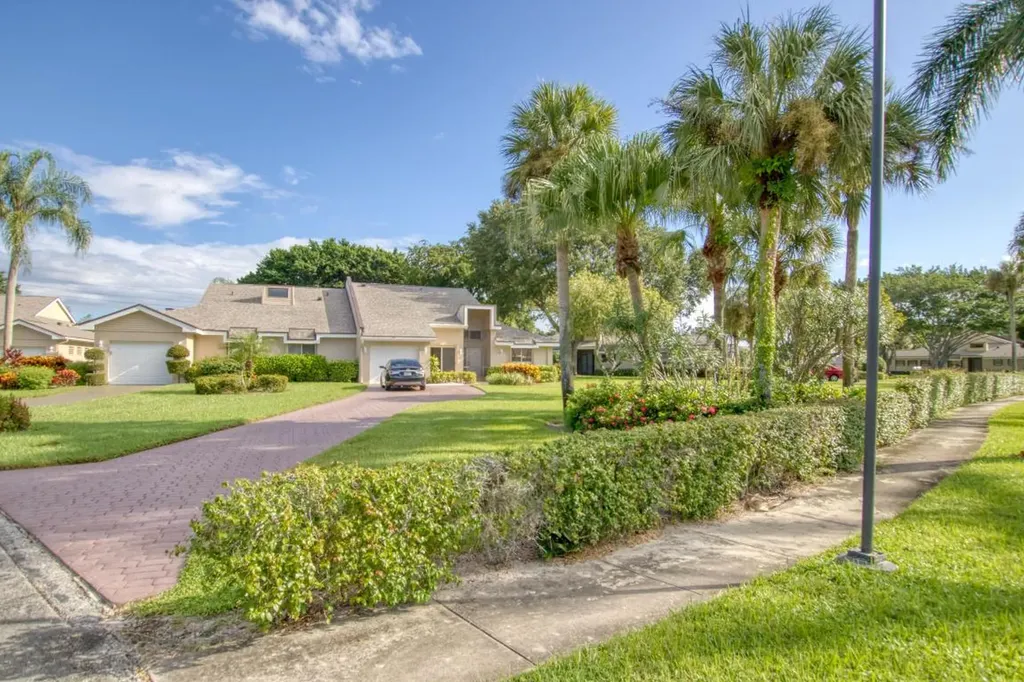 6907 Fountains Circle Lake Worth FL 33467