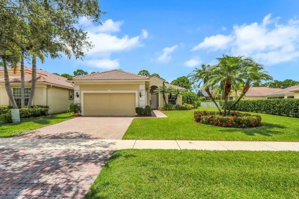 6791 SE Twin Oaks Circle Stuart FL 34997