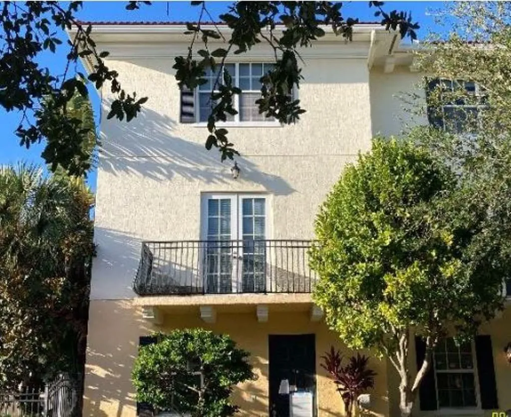 2502 N Dixie Highway Lake Worth Beach FL 33460