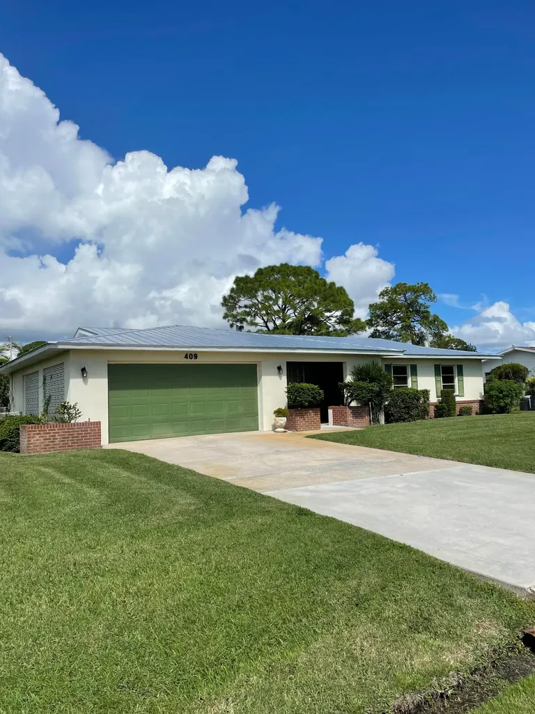 409 SE Gasparilla Avenue Port St Lucie FL 34983