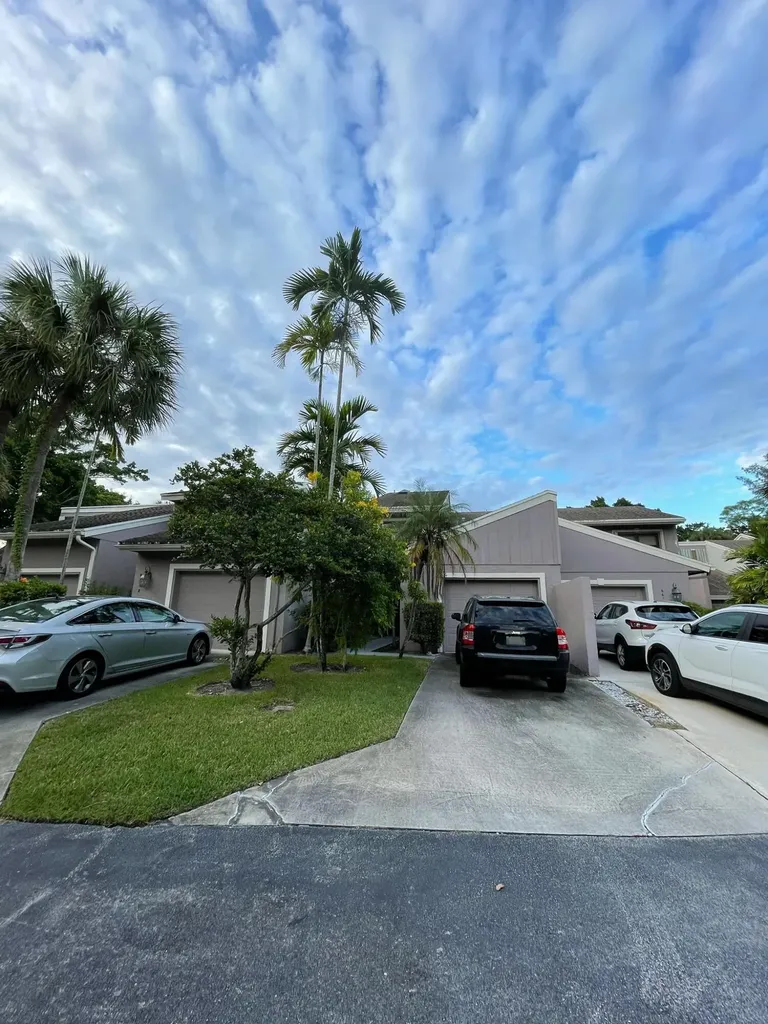 6614 Thornhill Court Boca Raton FL 33433