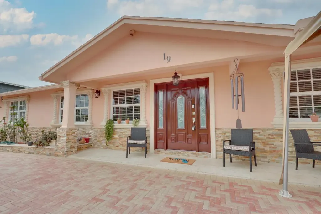 19 W Mango Road Lake Worth FL 33467
