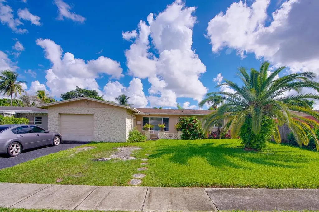 1302 Braeburn North Lauderdale FL 33068