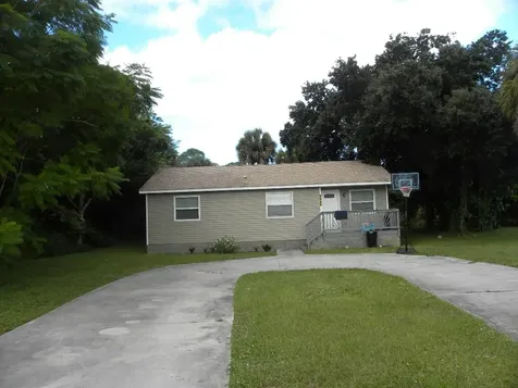 2405 N 44th Street Fort Pierce FL 34946