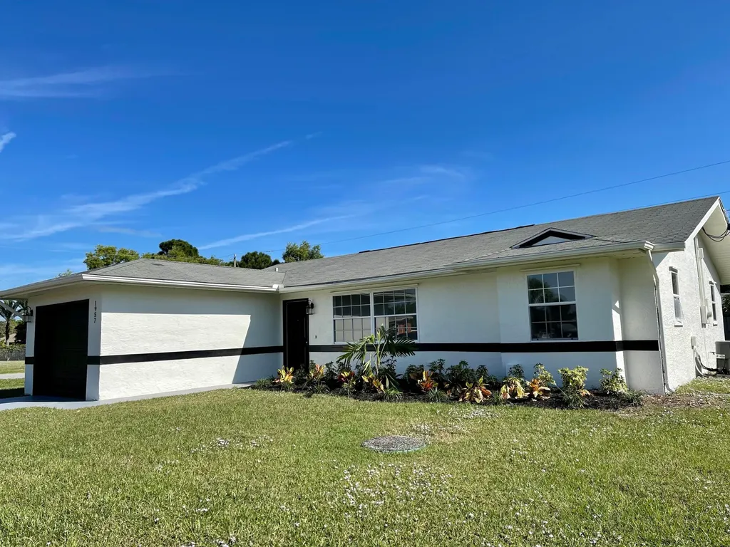 1957 SE Mandrake Circle Port St Lucie FL 34952