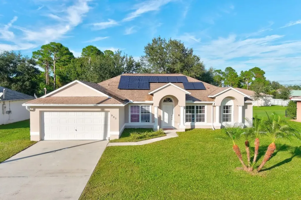 985 SW Eureka Avenue Port St Lucie FL 34953