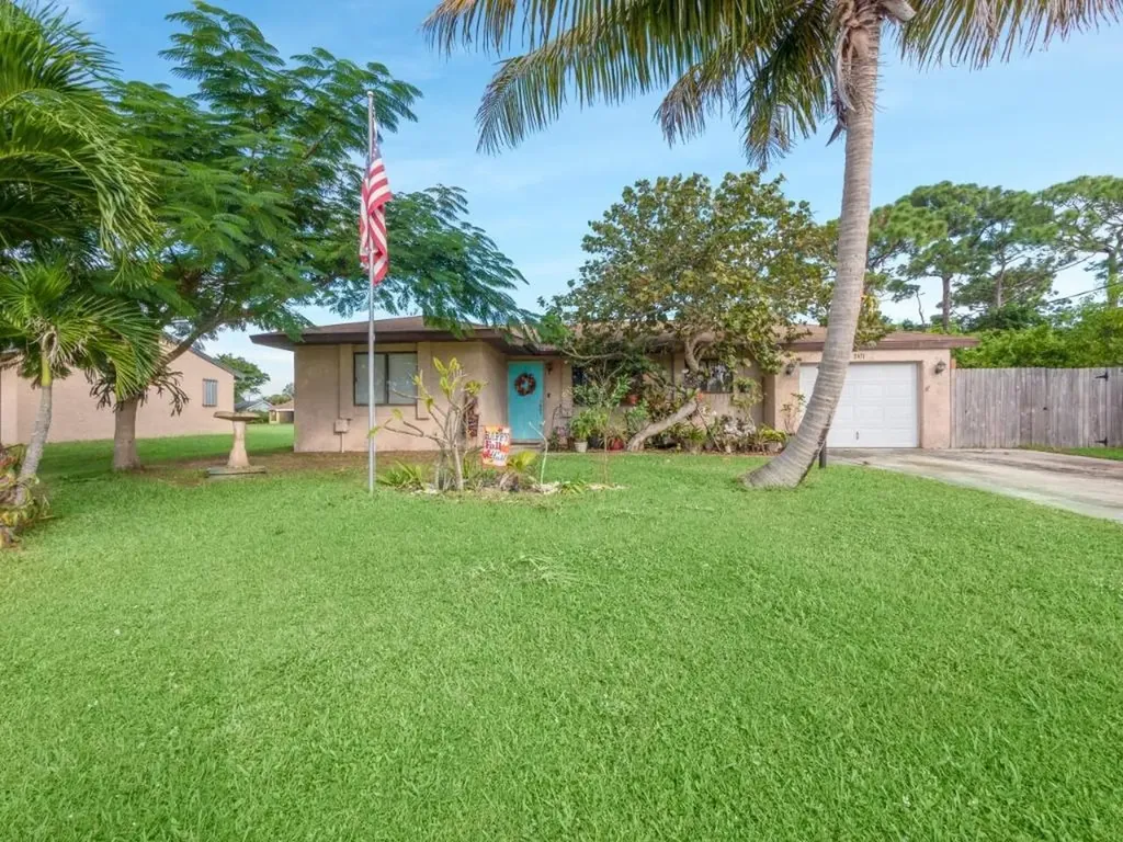 2471 SE Toledo Avenue Port St Lucie FL 34952