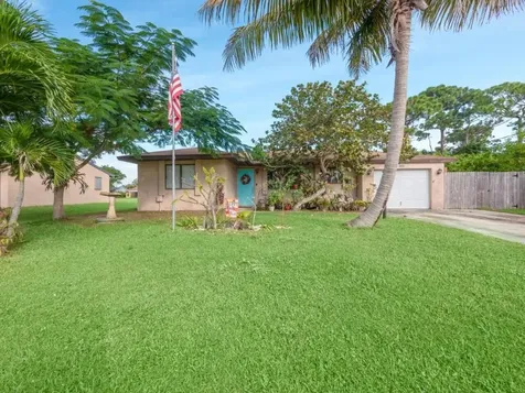 2471 SE Toledo Avenue Port St Lucie FL 34952