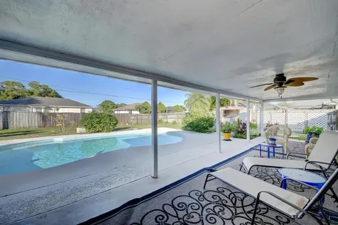 637 SE Crescent Avenue Port St Lucie FL 34984