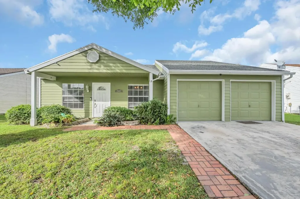 7818 Blairwood Circle N Lake Worth FL 33467