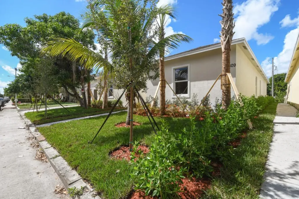 609 N F Street Lake Worth Beach FL 33460