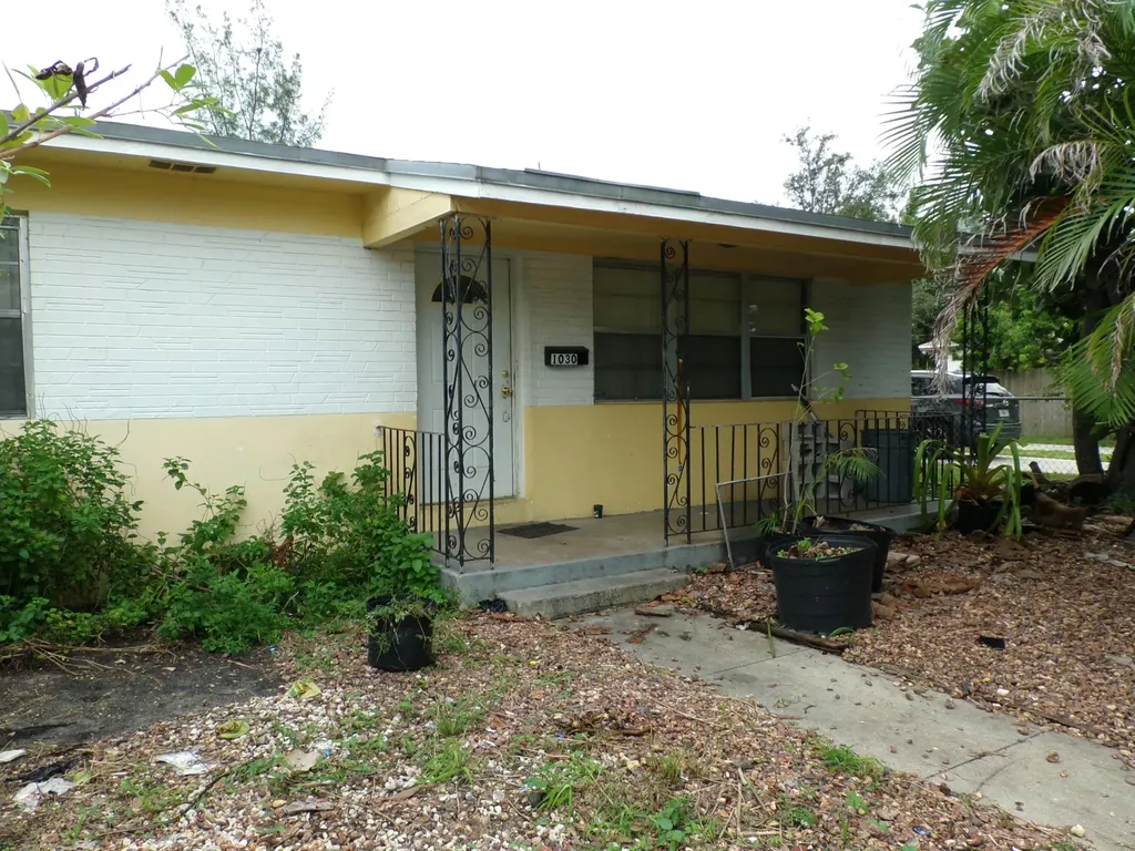 1030 S F Street Lake Worth Beach FL 33460