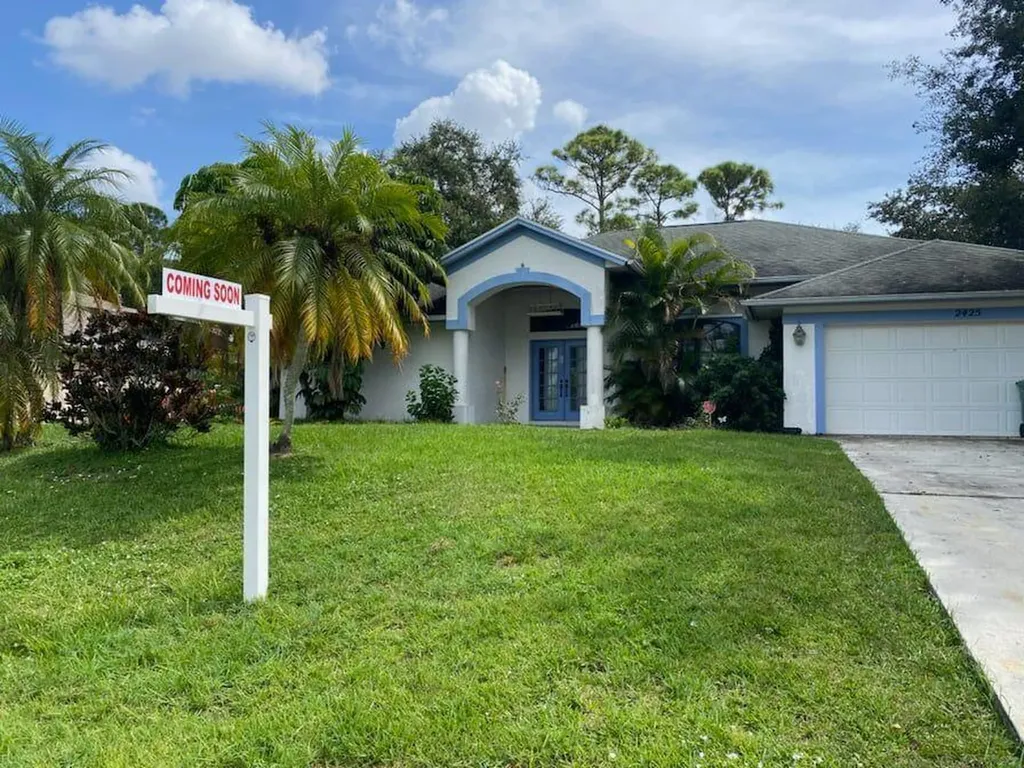 2425 SW Valnera Street Port St Lucie FL 34953