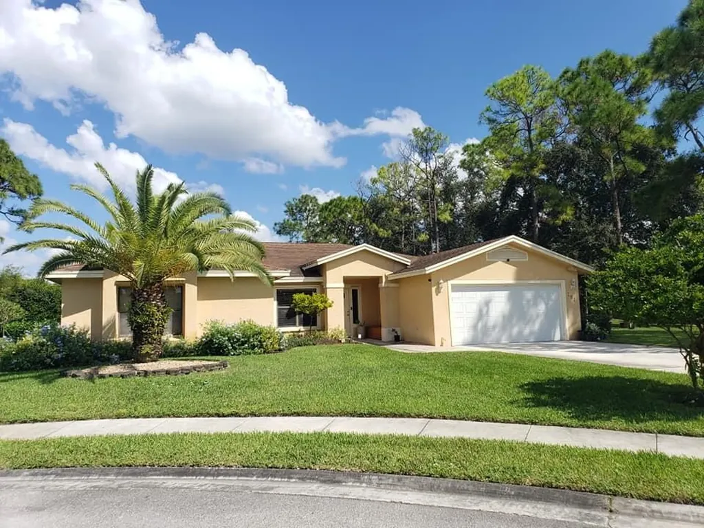 102 Churchill Way Royal Palm Beach FL 33411