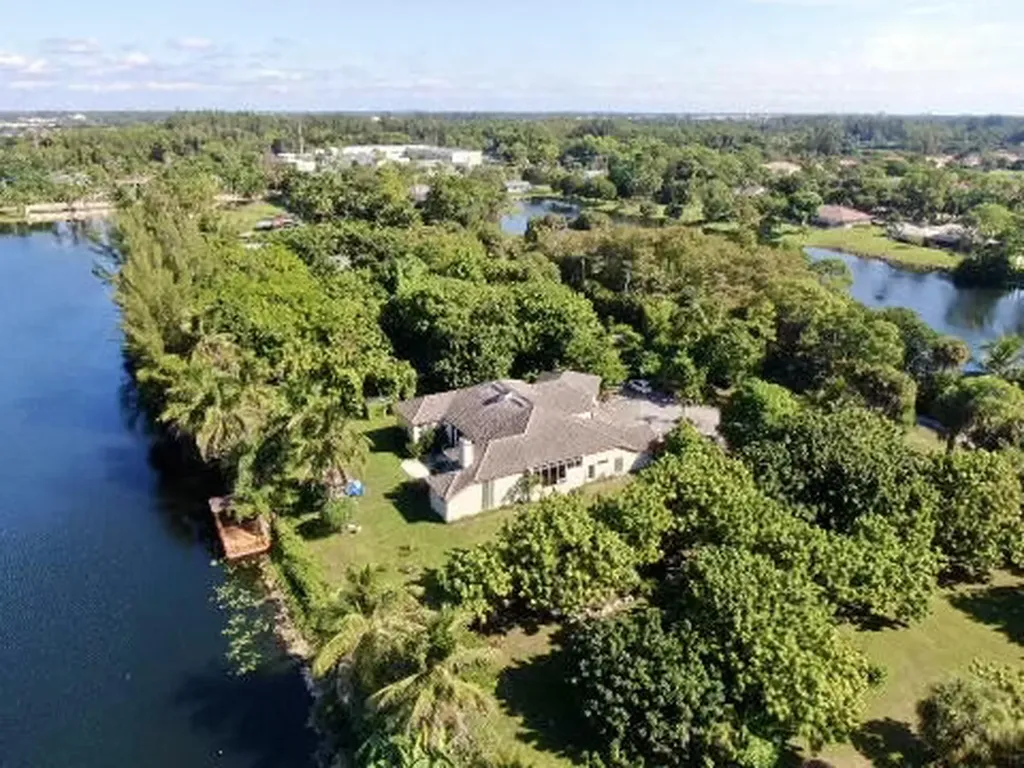 8625 7th Place S West Palm Beach FL 33411