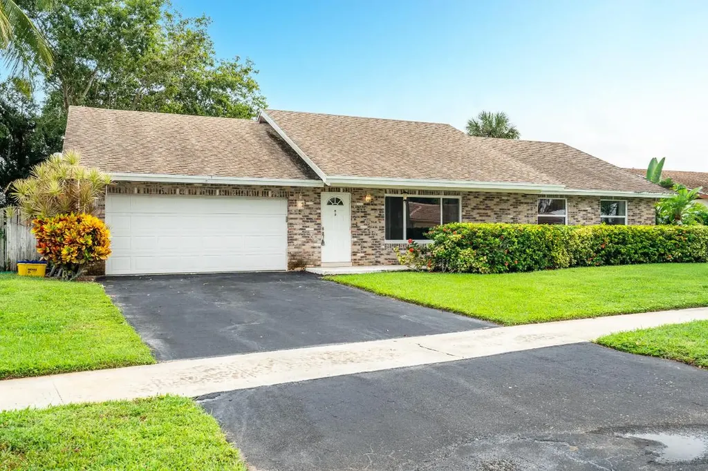 17680 Oakwood Avenue Boca Raton FL 33487