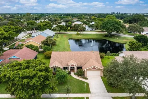2519 Par Circle Delray Beach FL 33445