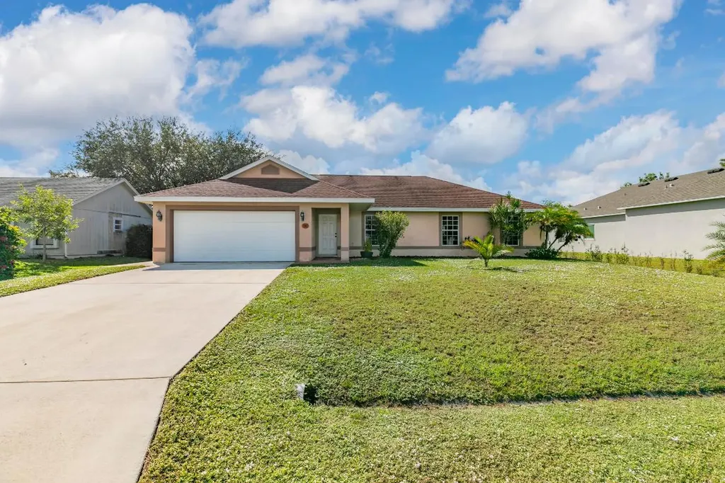 702 SW Hoffenberg Avenue Port St Lucie FL 34953