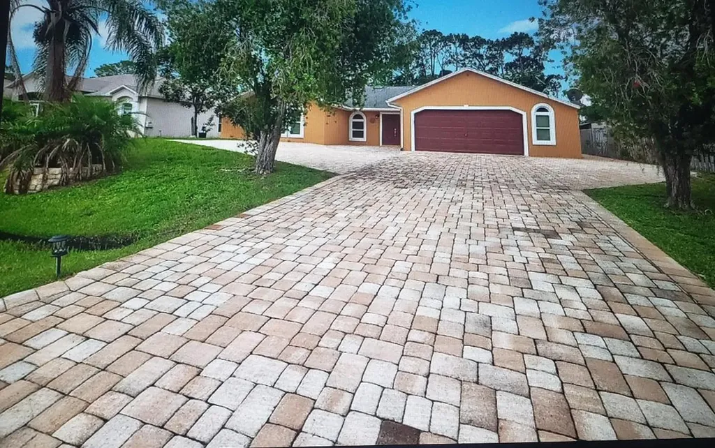 1118 SE Preston Lane Port St Lucie FL 34983