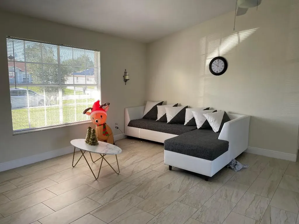 661 SW Lindsay Street Port St Lucie FL 34953
