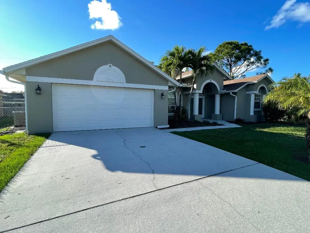 2943 SW Coastal Terrace Port St Lucie FL 34953