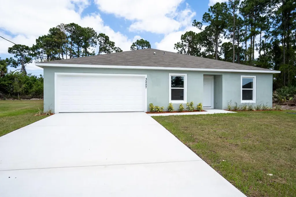 942 NW Bayshore Boulevard Port St Lucie FL 34983
