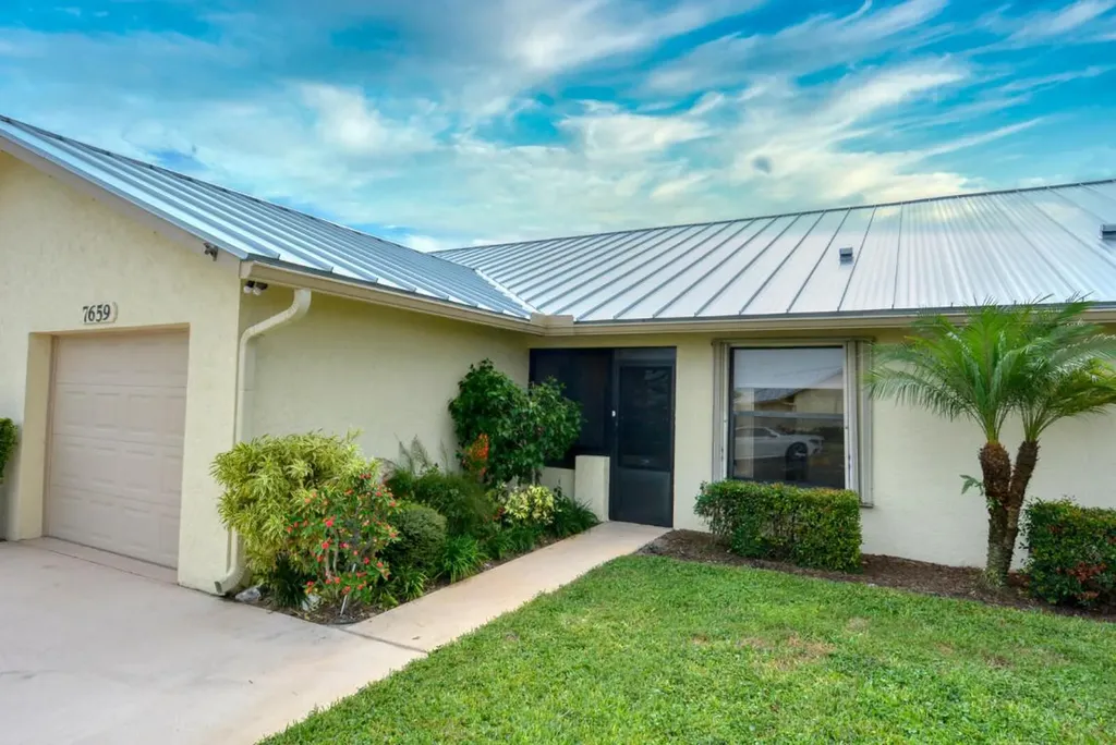 7659 SE Sugar Sand Circle Hobe Sound FL 33455