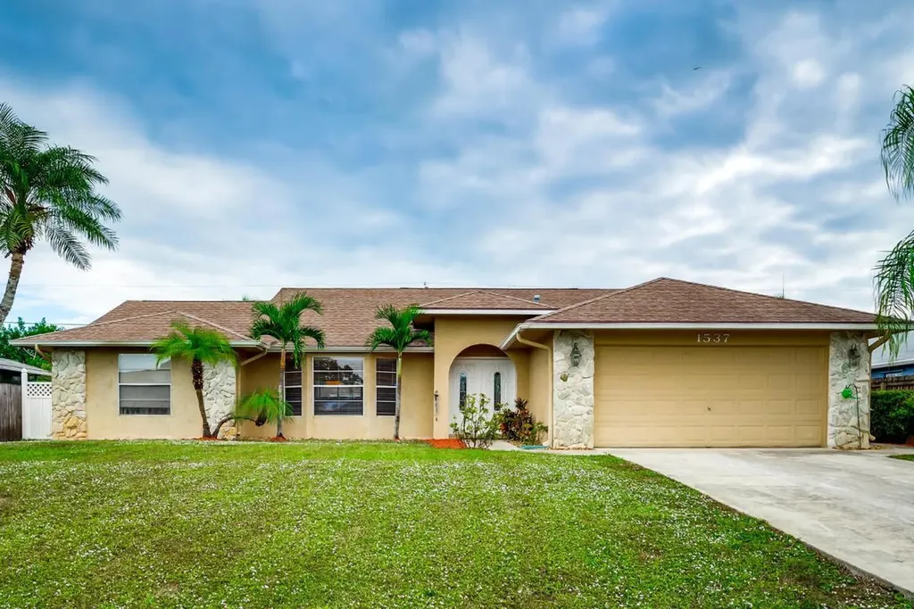 1537 SE Cownie Street Port St Lucie FL 34983