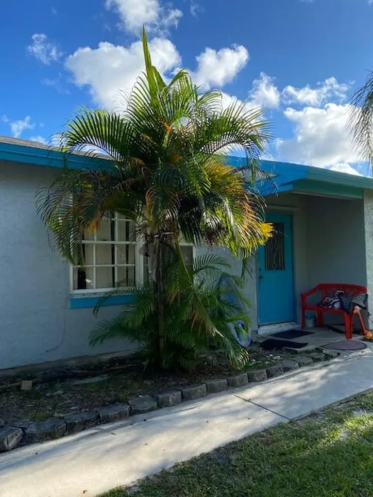 1979 SE Dranson Circle Port St Lucie FL 34952