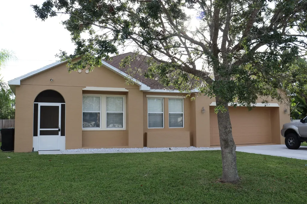 6905 NW Kowal Court Port St Lucie FL 34986