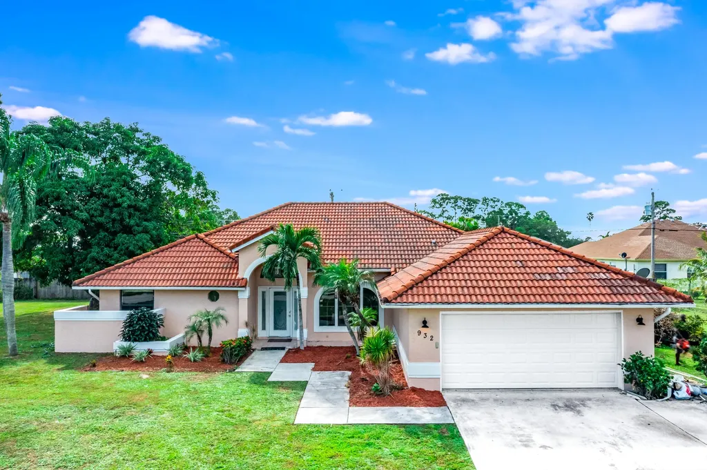 932 SW Del Rio Boulevard Port St Lucie FL 34953
