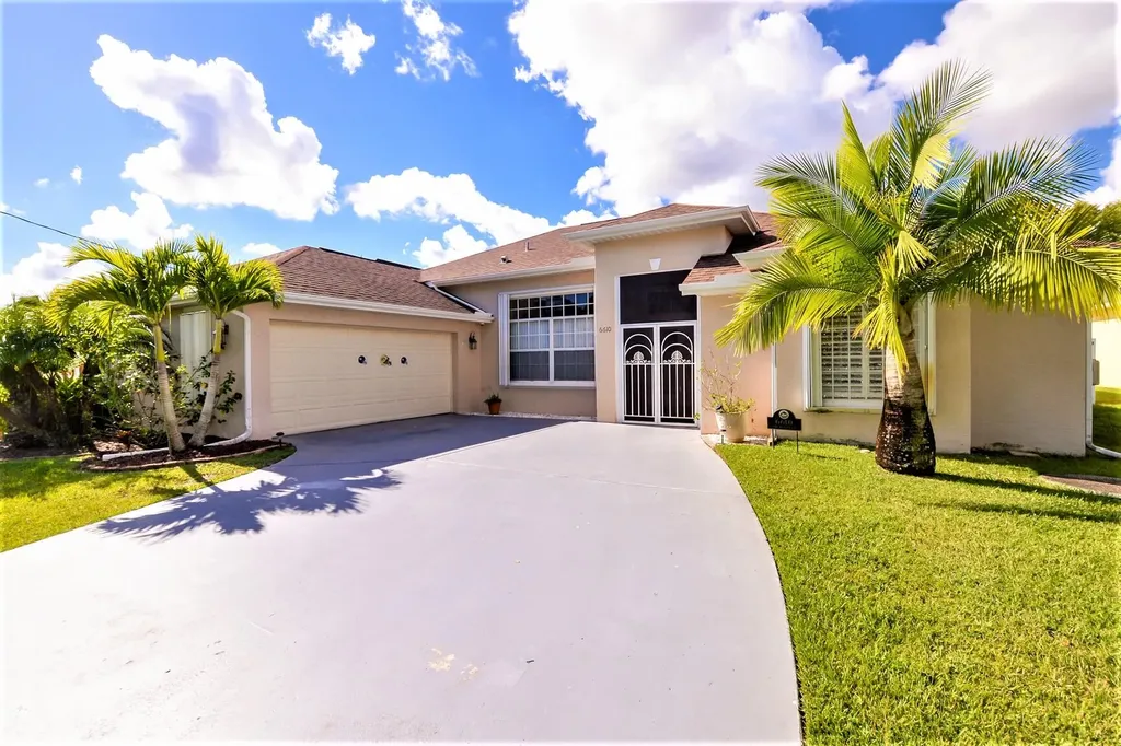 6610 NW Rodin Court Port St Lucie FL 34983