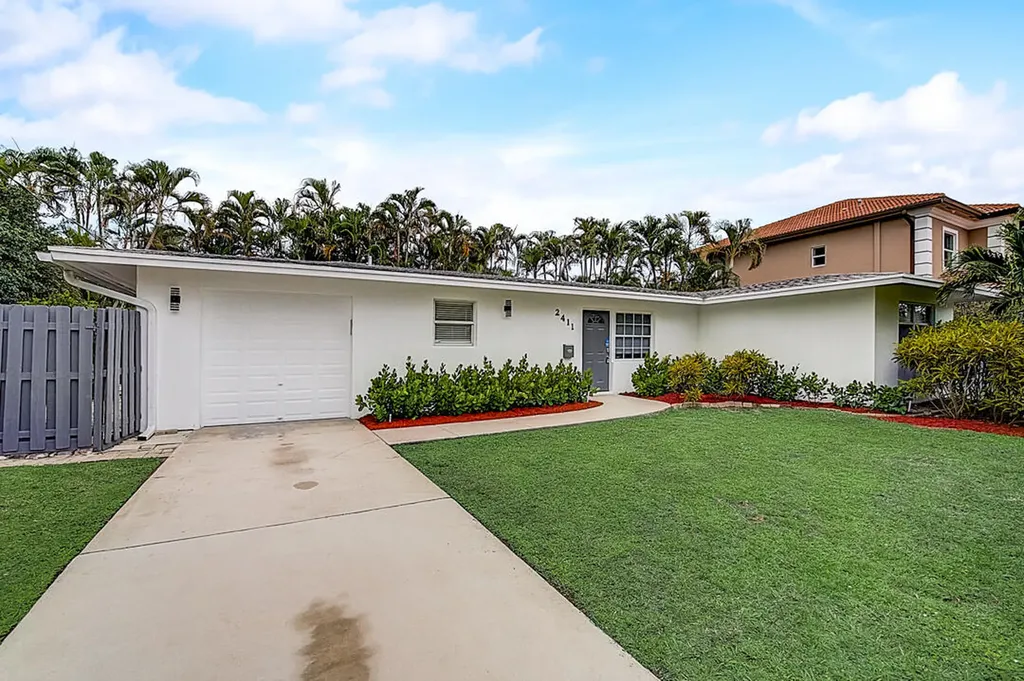 2411 NE 51st Street Lighthouse Point FL 33064