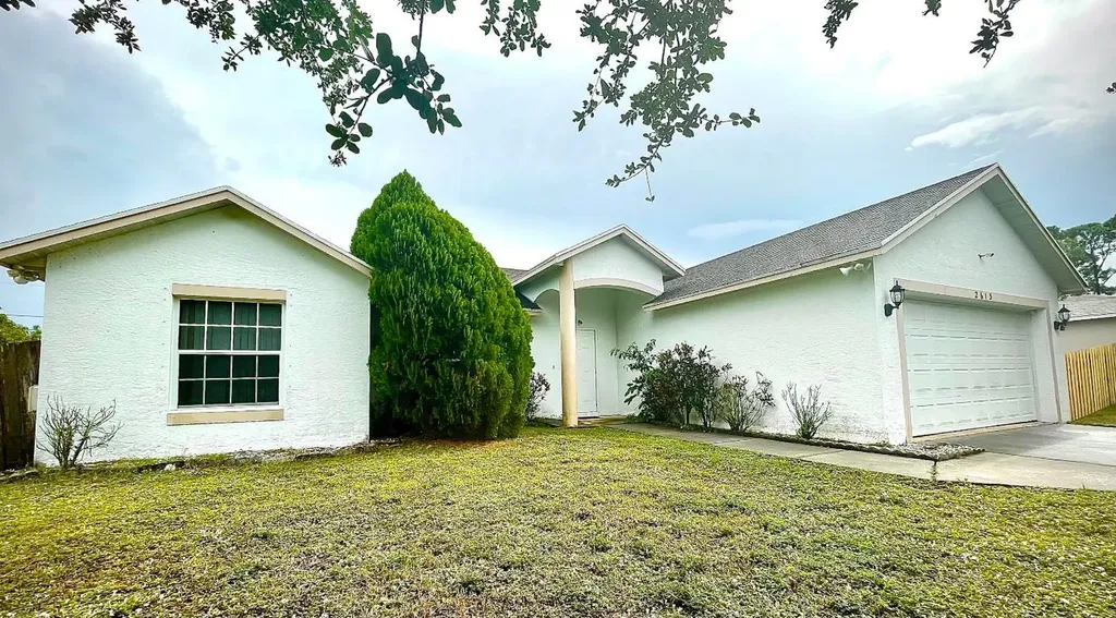 2613 SW Cactus Circle Port St Lucie FL 34953