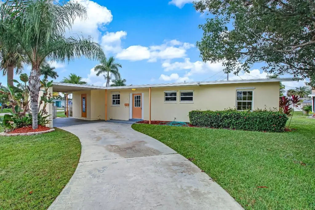 1111 SE Mayfair Lane Port St Lucie FL 34952