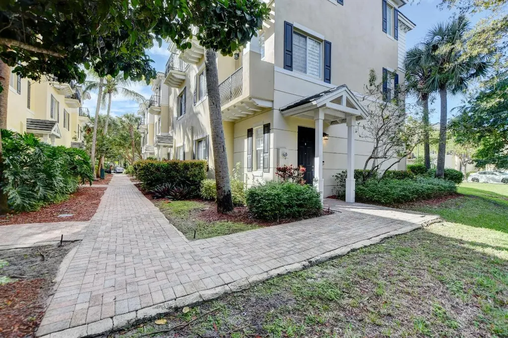 511 NW 39th Circle Boca Raton FL 33431