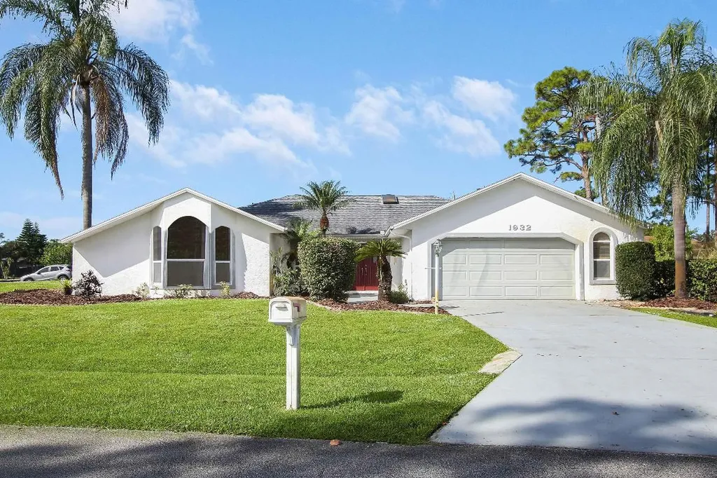 1932 SE Fairfield Street Port St Lucie FL 34983