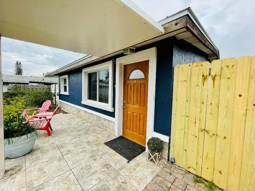 182 Glouchester Street Boca Raton FL 33487