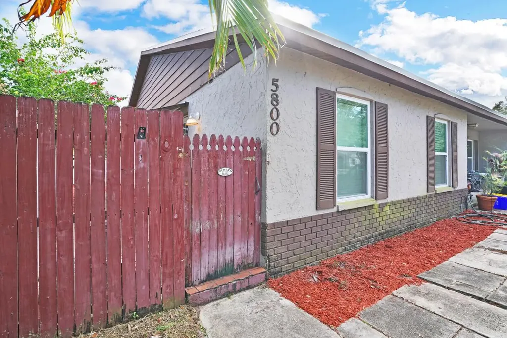 5800 S 38th Street Greenacres FL 33463