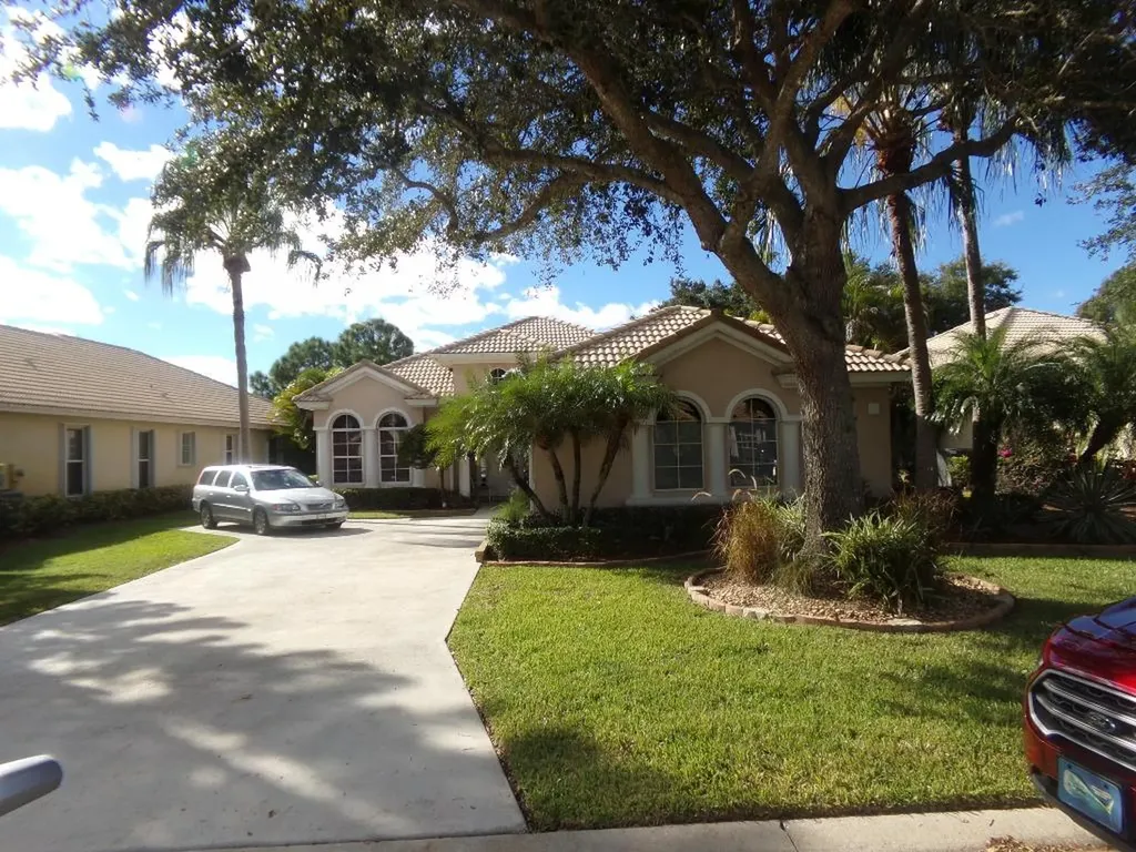 8425 Belfry Place Port St Lucie FL 34986