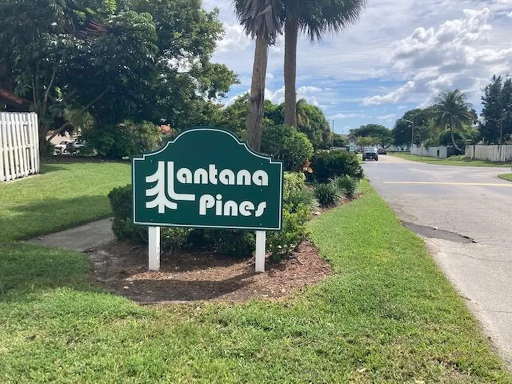 2800 Ponderosa Pine Court Lake Worth FL 33462