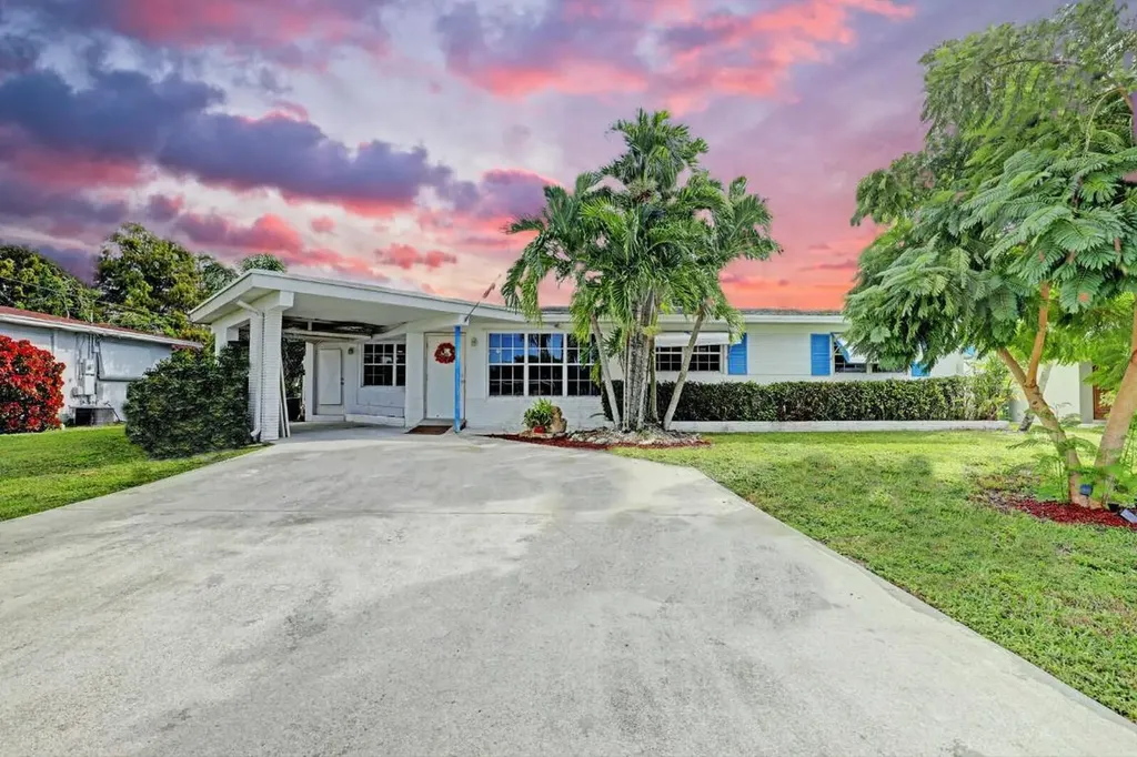 220 Tam O Shanter Drive Palm Springs FL 33461