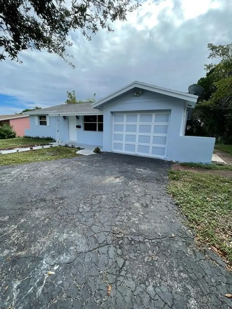 466 SW 2nd Avenue Boynton Beach FL 33435